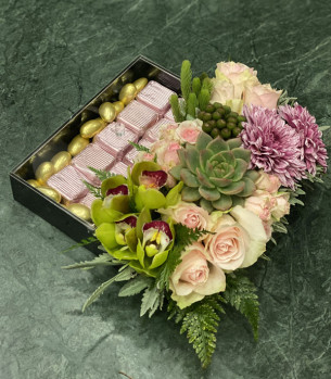 Karışık Çiçekler ve Çikolata