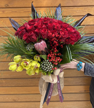 Tropik Kırmızı Gül Buketi