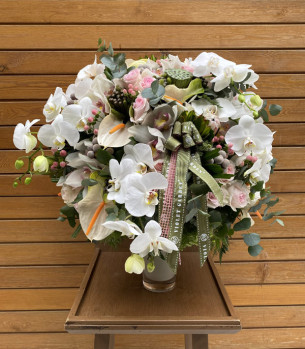 Vazoda Beyaz Avalanche Gül Aranjmanı