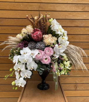 Vazoda Pembe-Beyaz Monica Aranjmanı